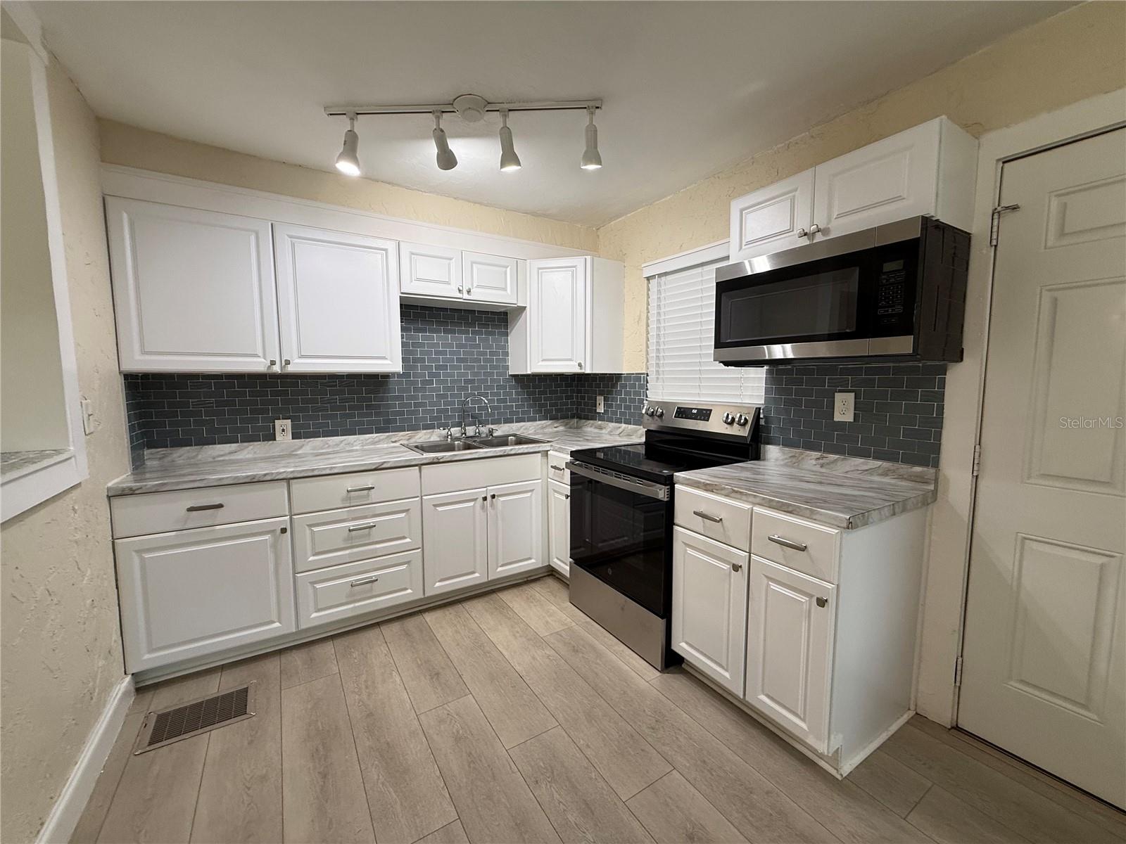 ROUSE MANOR - Residential Lease