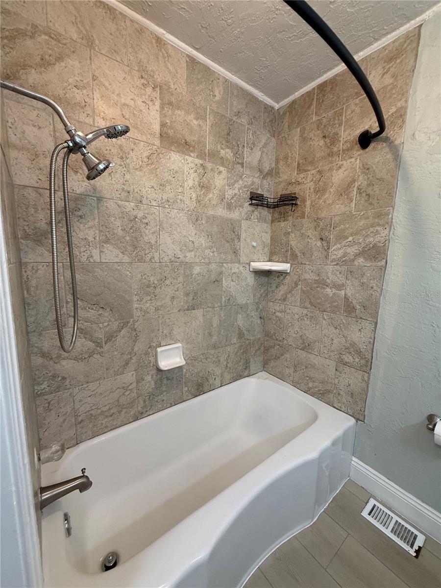 ROUSE MANOR - Residential Lease