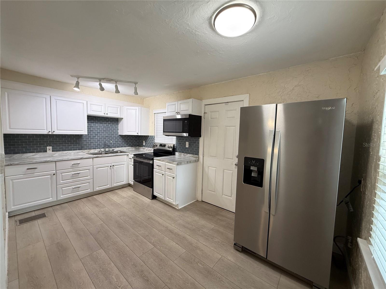 ROUSE MANOR - Residential Lease