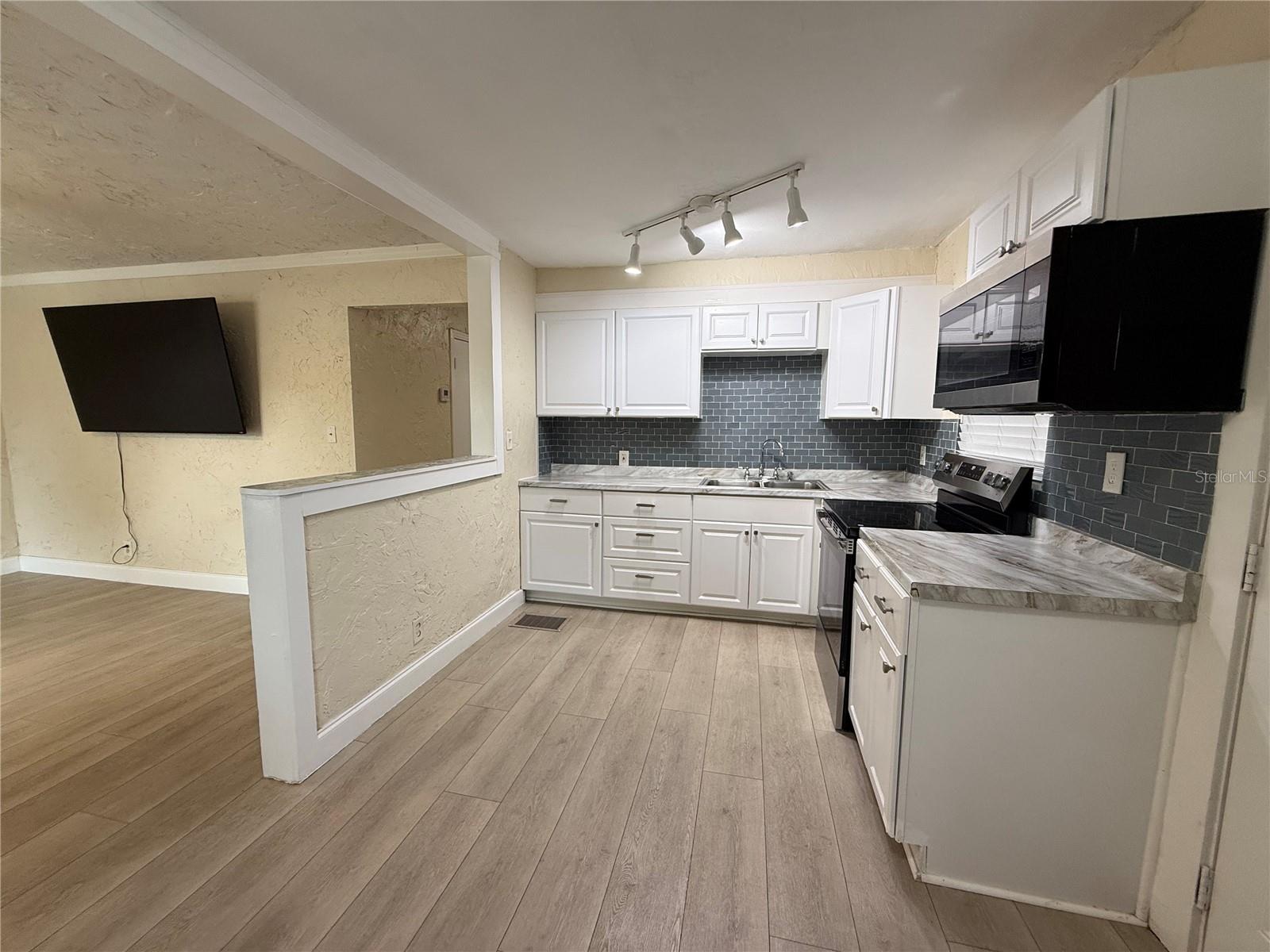 ROUSE MANOR - Residential Lease