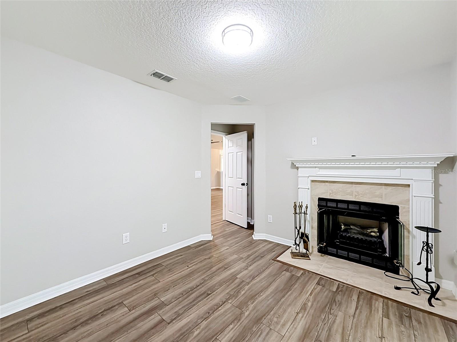 HARDWOOD TRLS - Residential