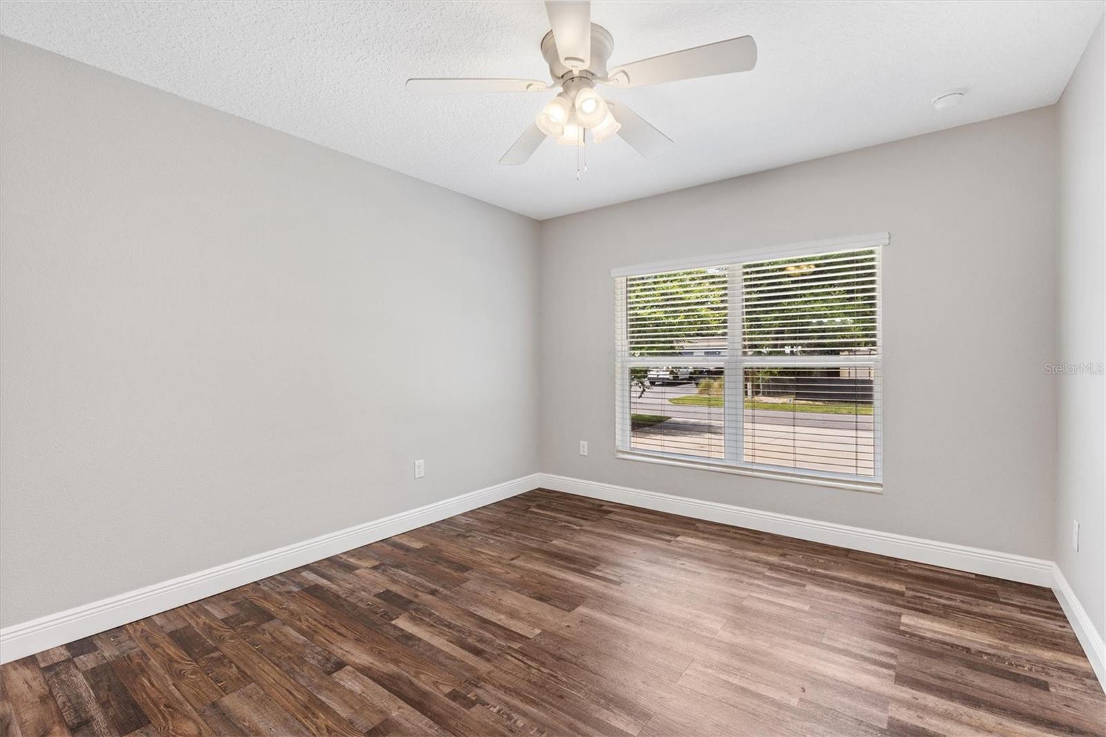 SUNNY DELL - Residential
