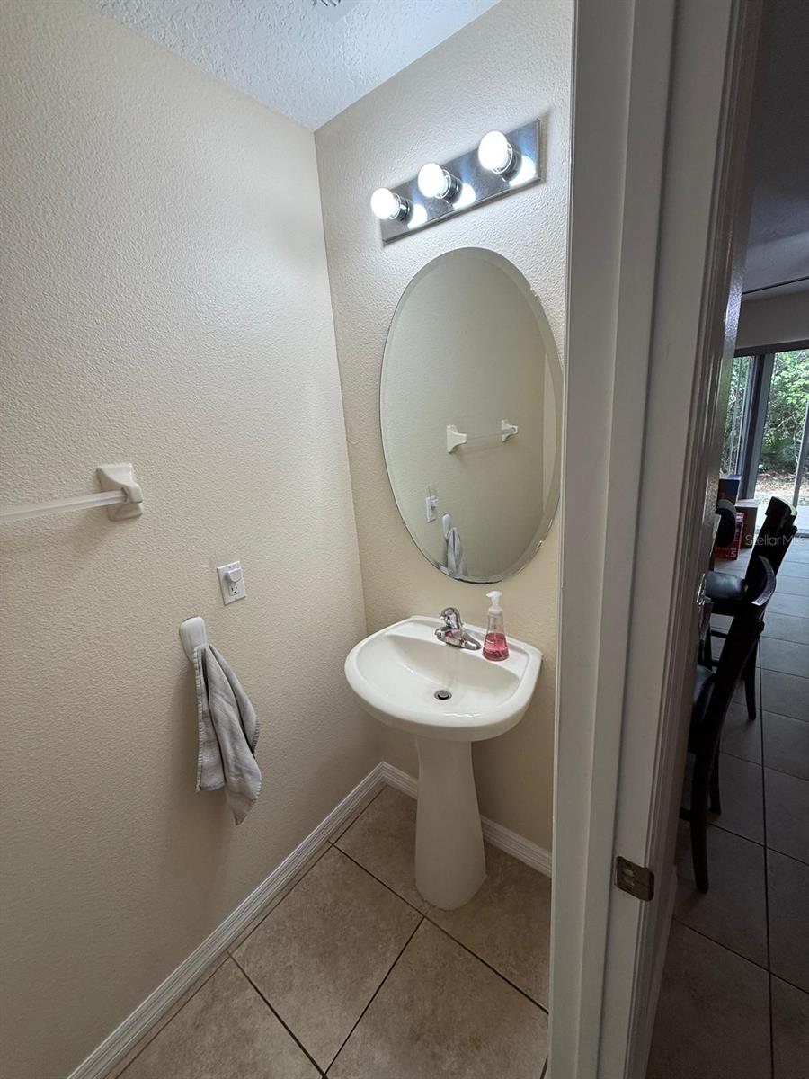 HAWTHORNE GLEN TWNHMS - Residential Lease