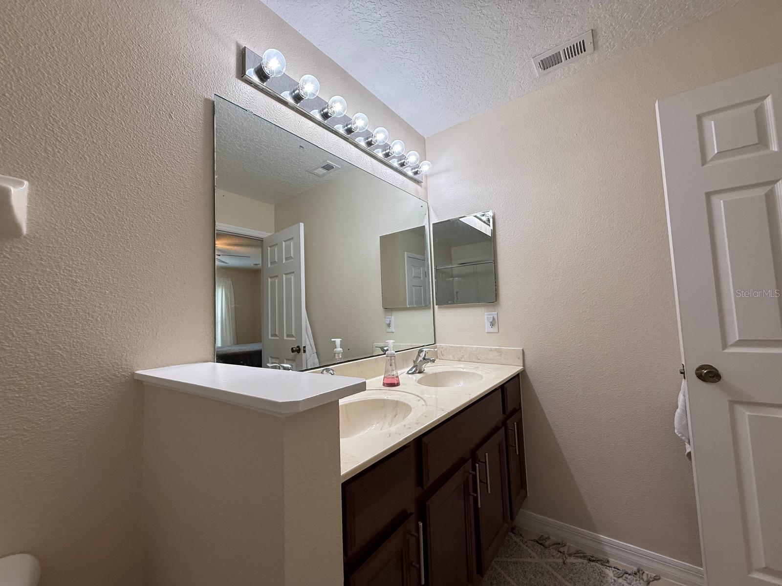 HAWTHORNE GLEN TWNHMS - Residential Lease