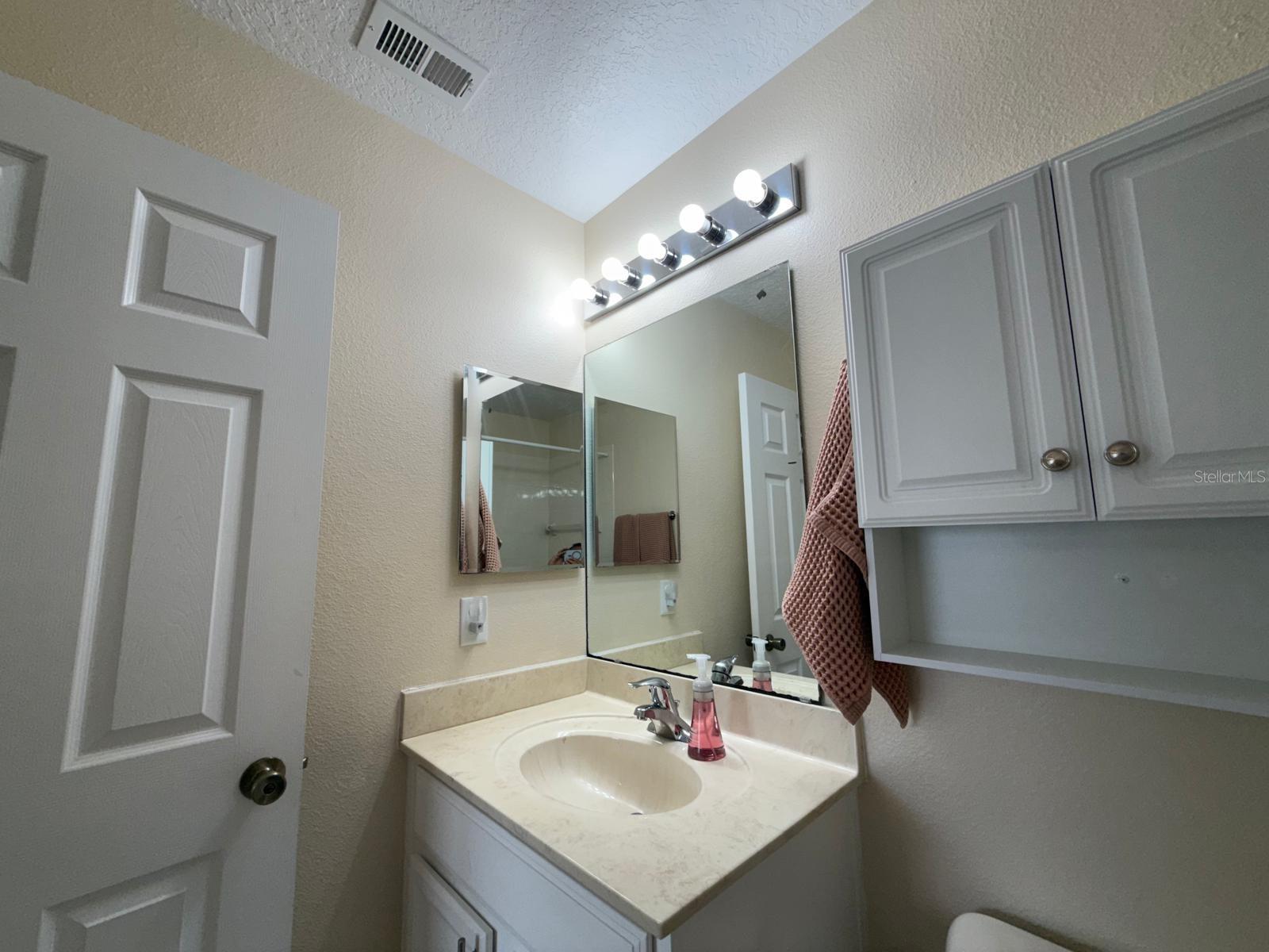 HAWTHORNE GLEN TWNHMS - Residential Lease