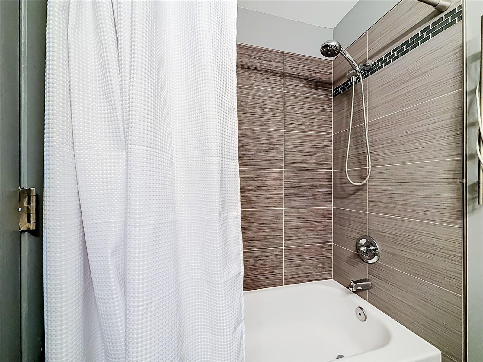 EASTWOOD SHORES 5 - Residential