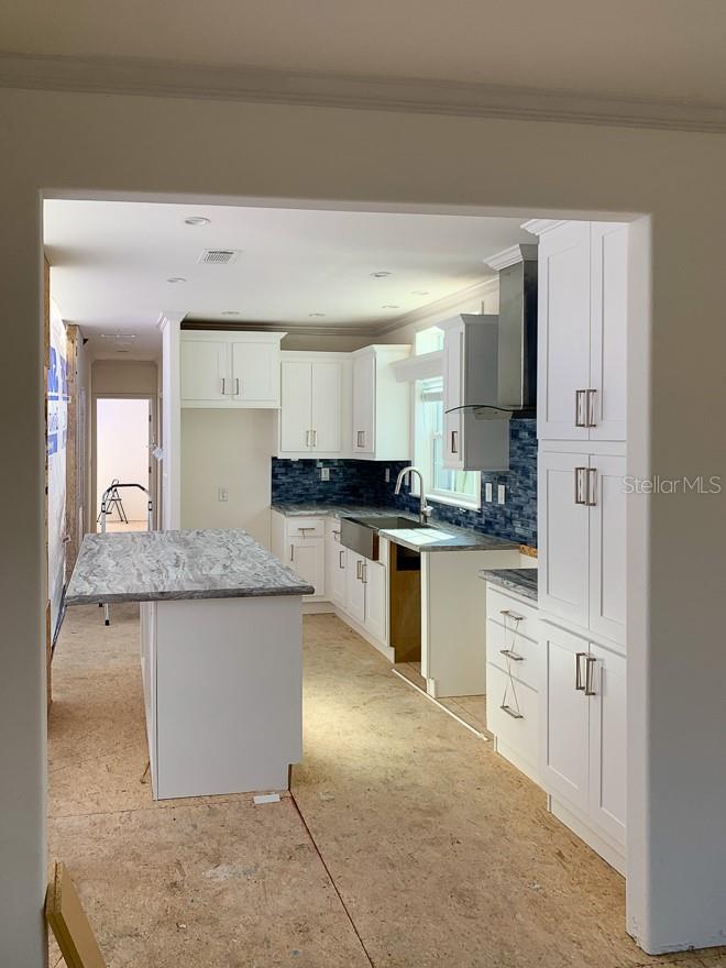 TWIN SHORES MOBILE HOME - Residential
