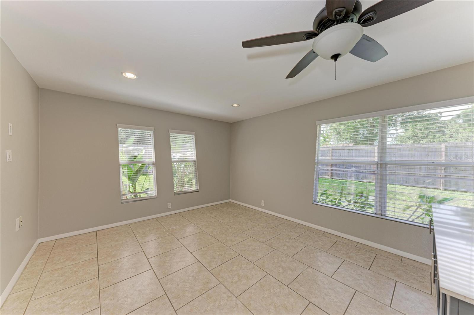GOLDEN ACRES - Residential