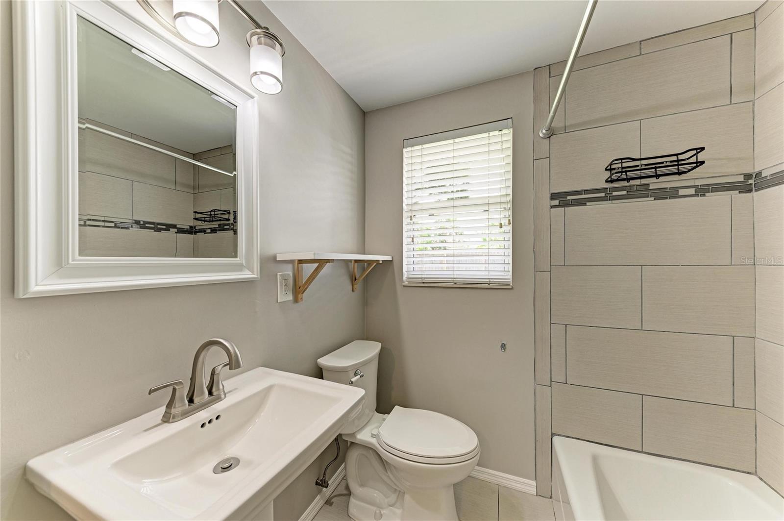 GOLDEN ACRES - Residential