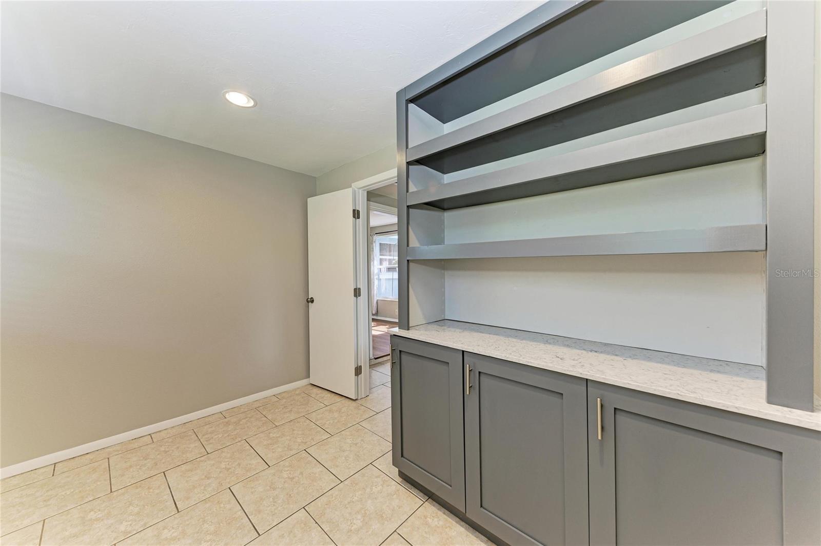 GOLDEN ACRES - Residential