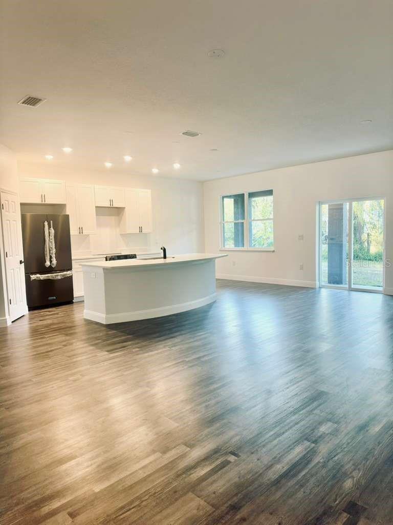 LAKE SIDE TERRACE - Residential