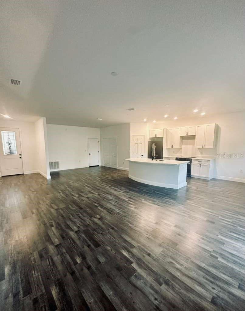 LAKE SIDE TERRACE - Residential