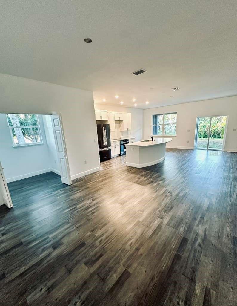LAKE SIDE TERRACE - Residential
