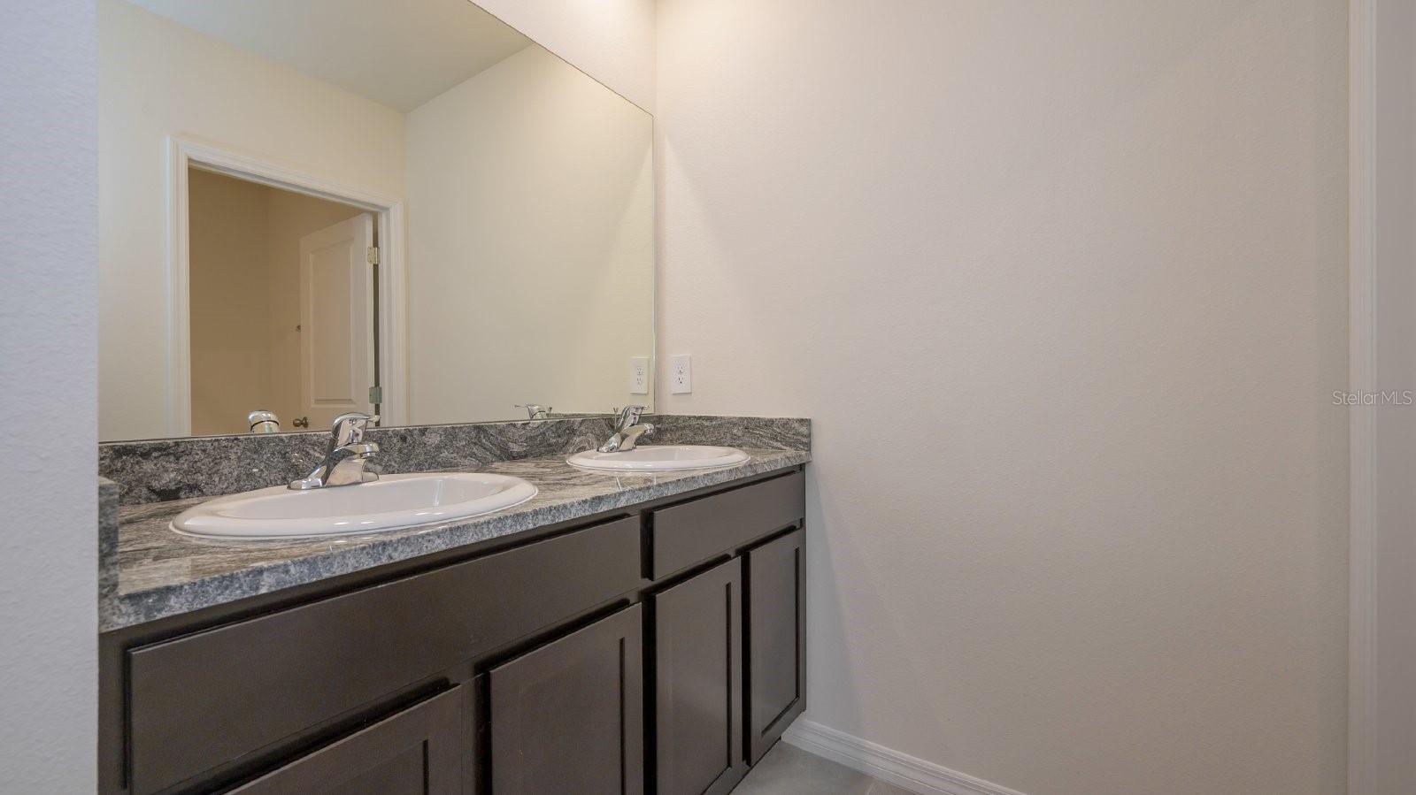 PROMENADE ESTATES PH II - Residential Lease