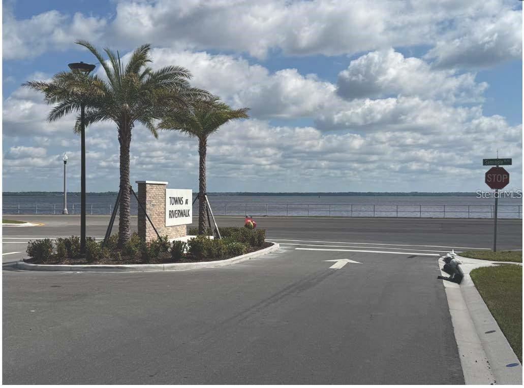 TOWNS AT RIVERWALK - Residential