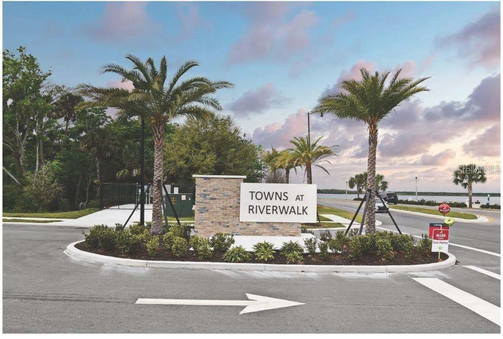 TOWNS AT RIVERWALK - Residential