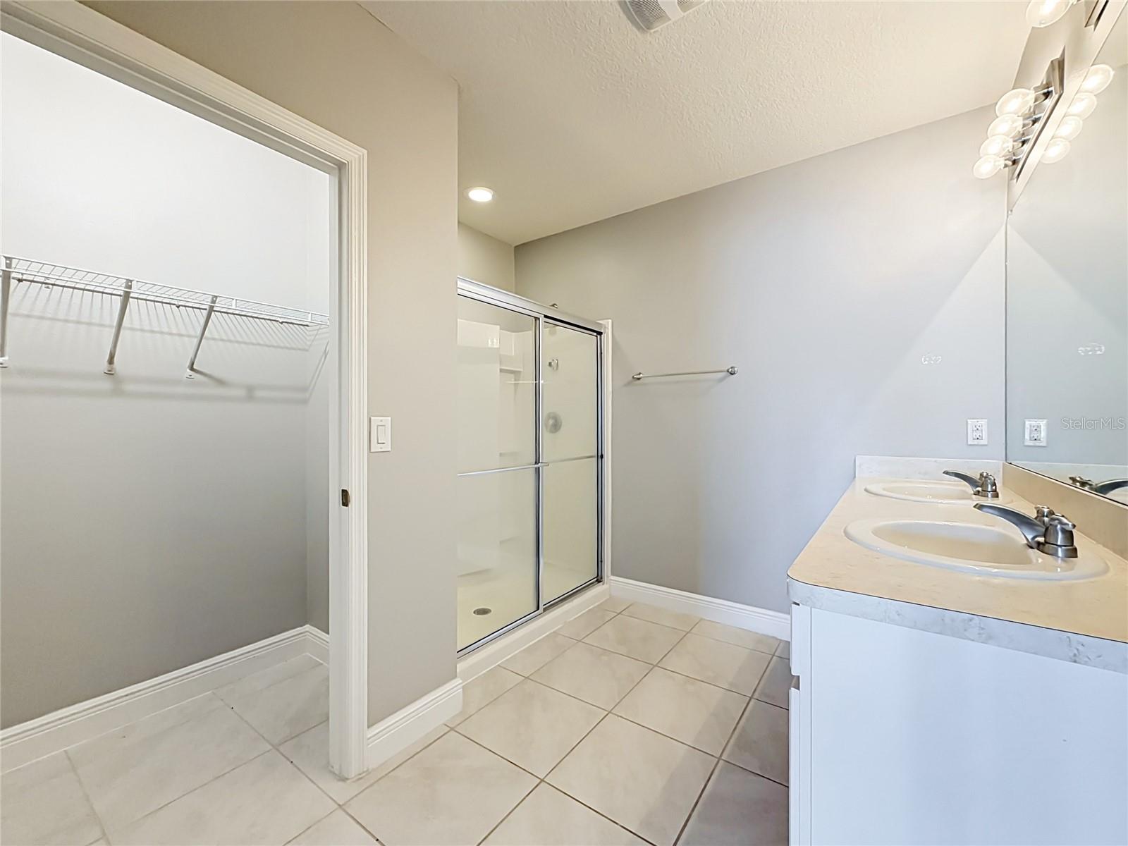 SQUIRES GROVE - Residential Lease