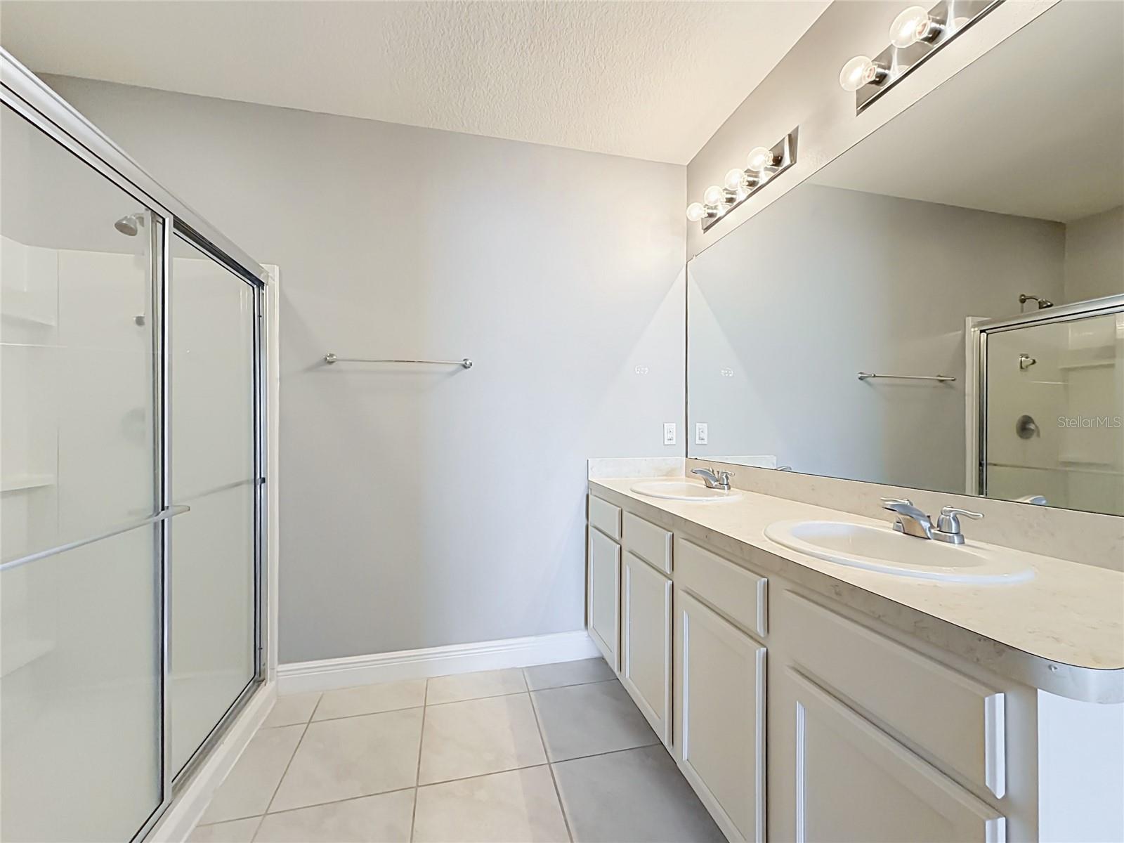SQUIRES GROVE - Residential Lease