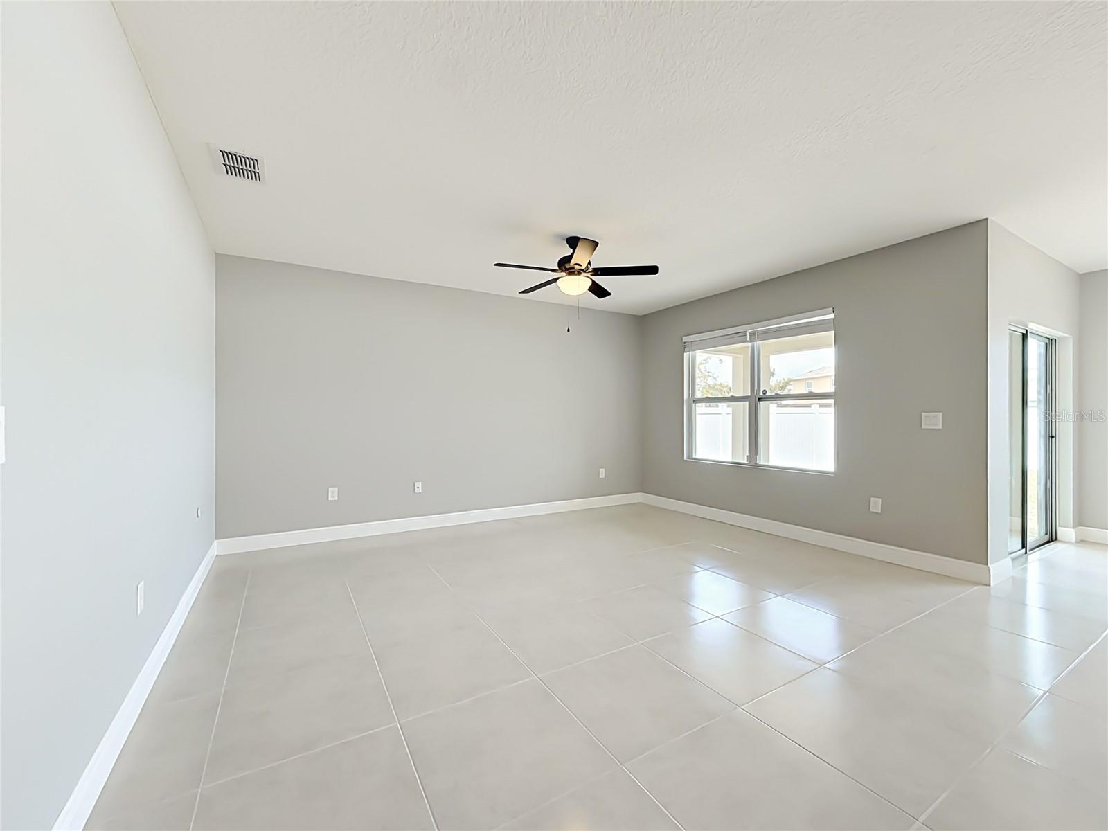 SQUIRES GROVE - Residential Lease