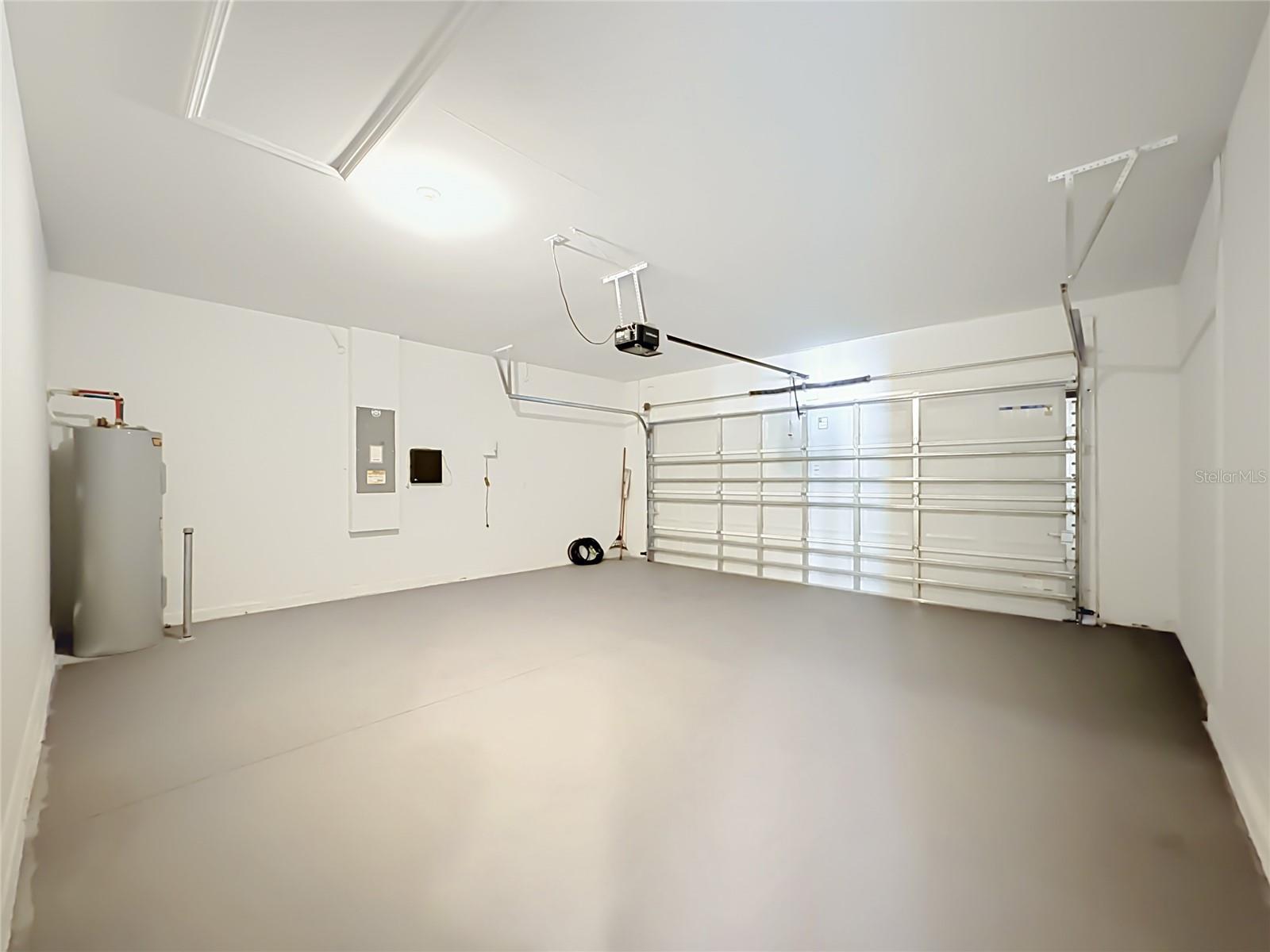 SQUIRES GROVE - Residential Lease