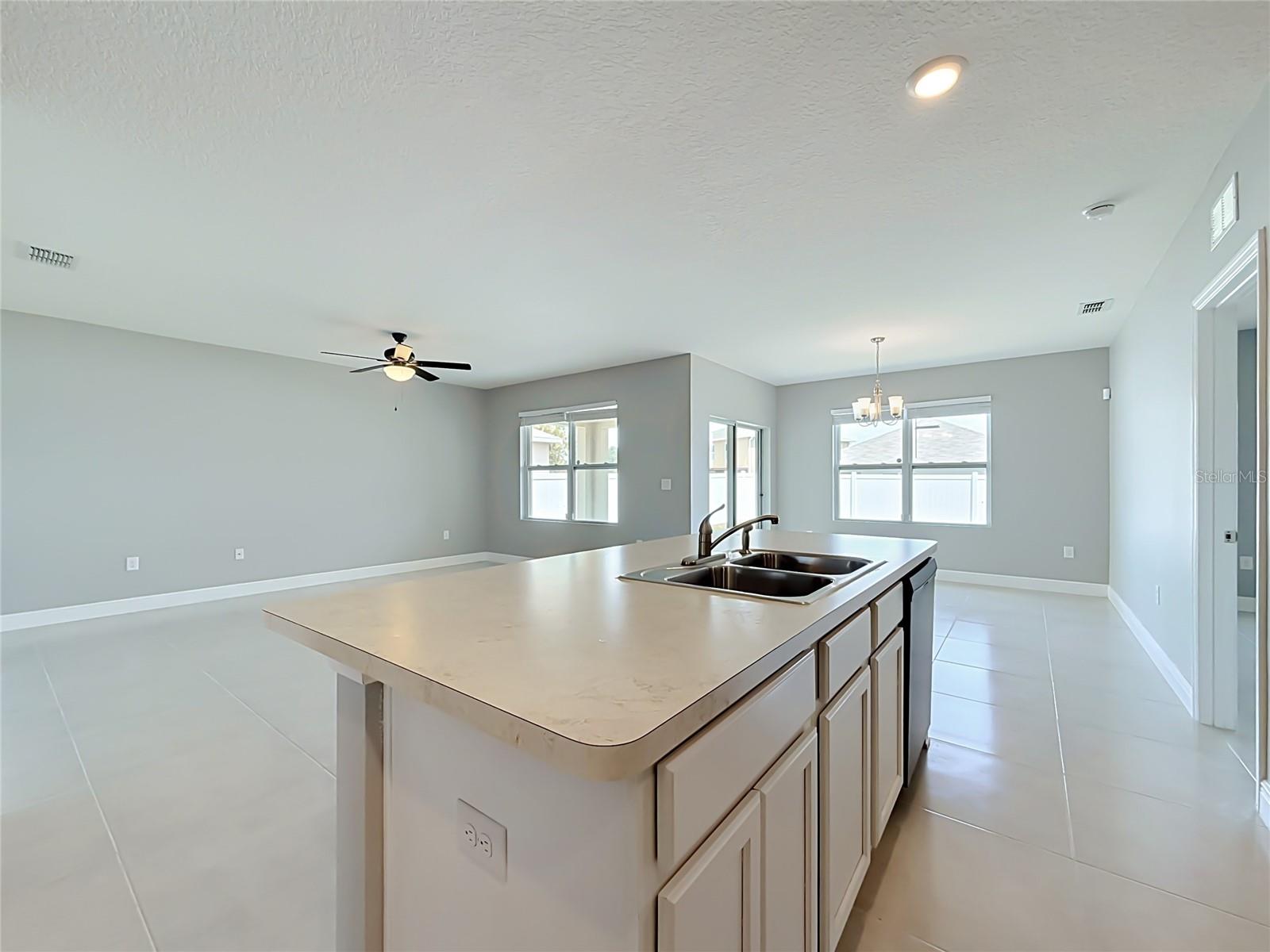 SQUIRES GROVE - Residential Lease