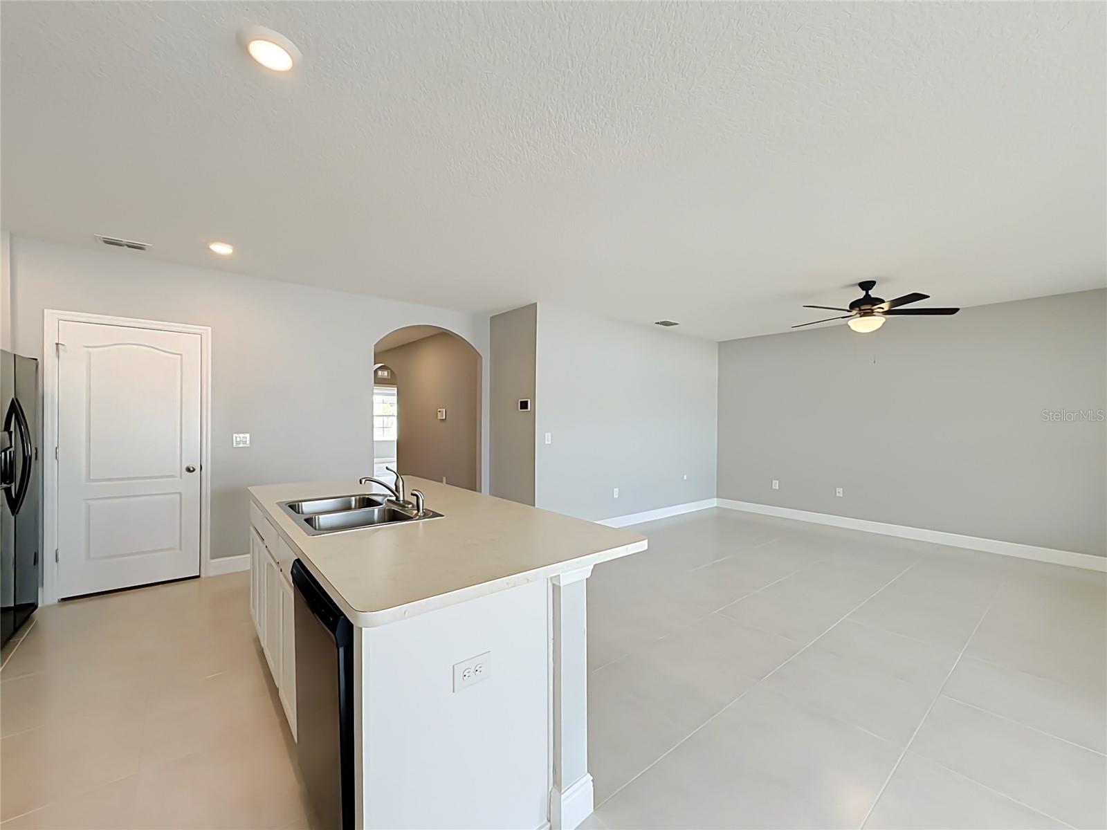 SQUIRES GROVE - Residential Lease