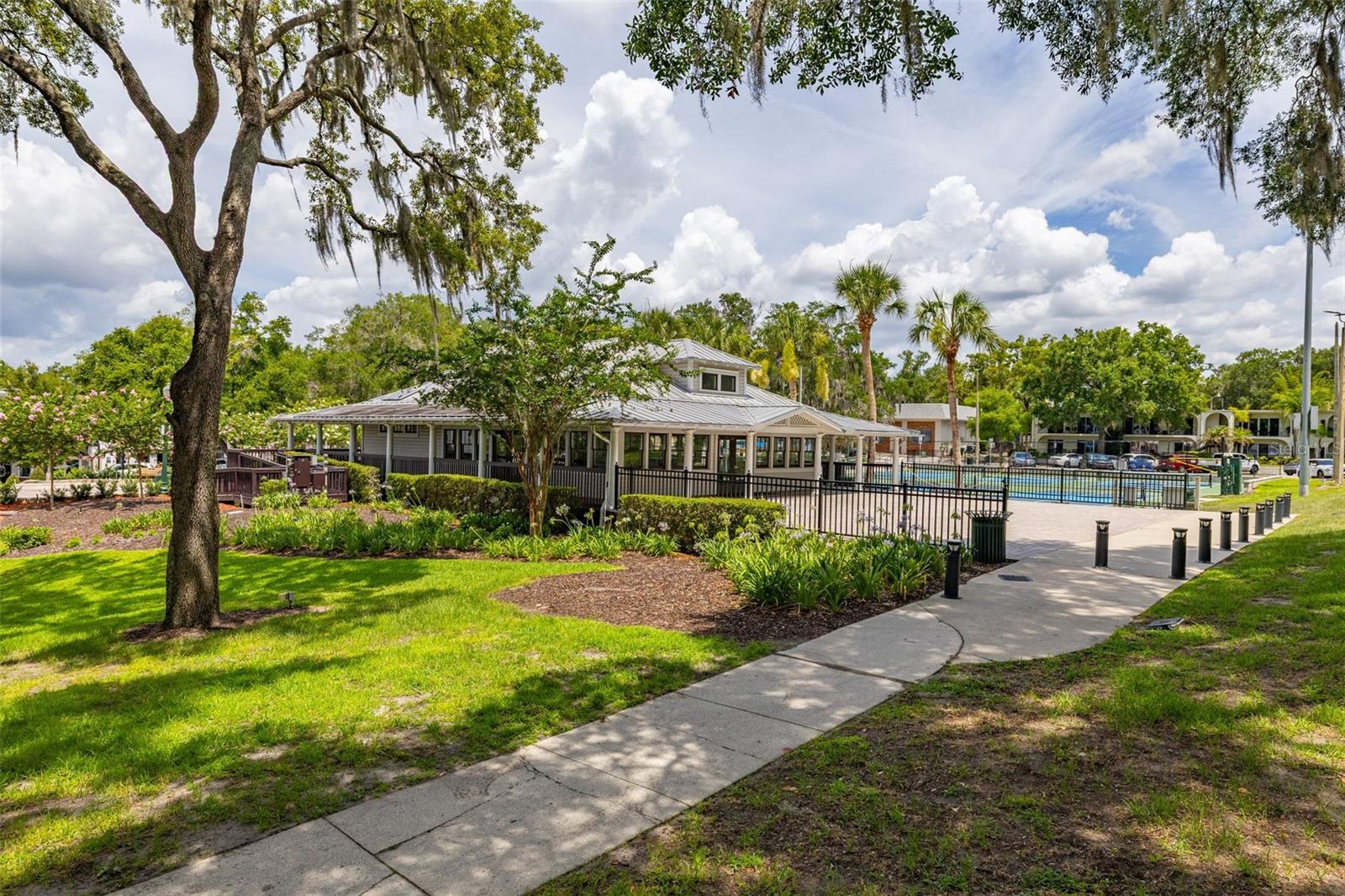 DORA LANDINGS - Residential