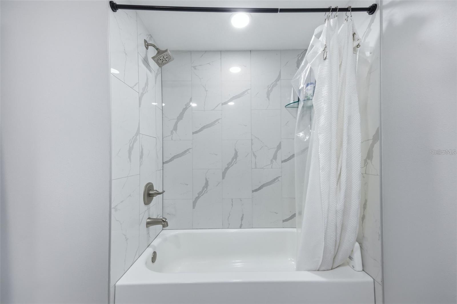 THE PINNACLE APTS A CONDO - Residential Lease