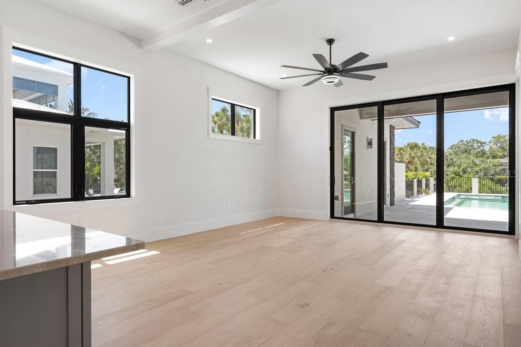 SIESTA BEACH - Residential