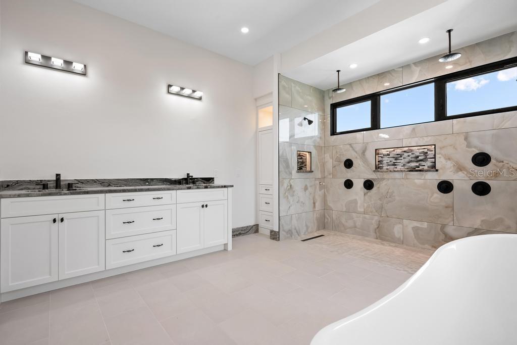 SIESTA BEACH - Residential