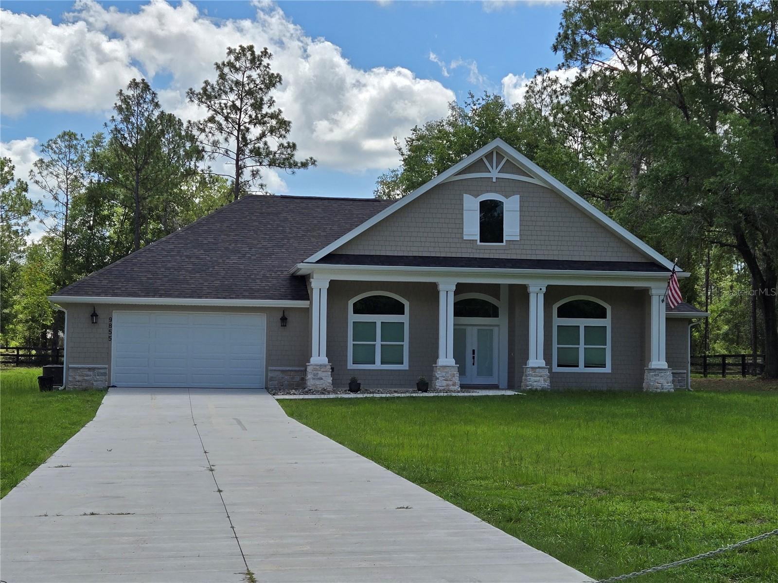 ROLLING HILLS - Residential