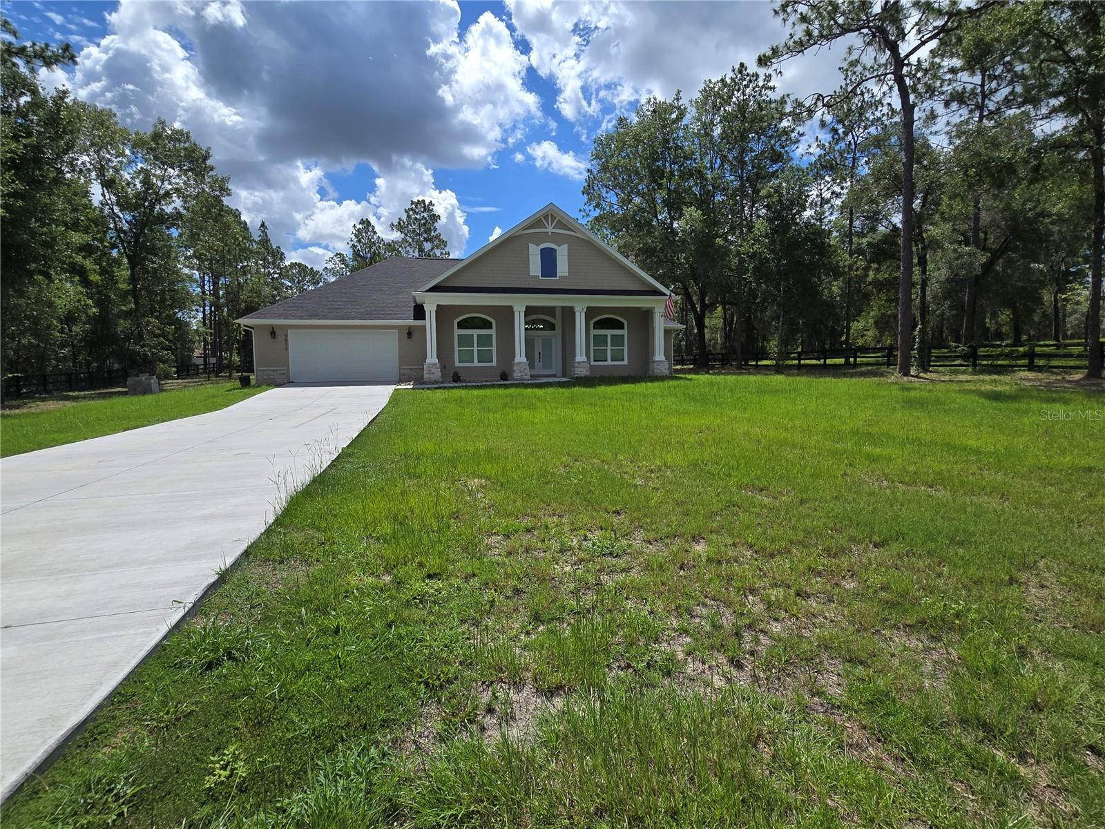 ROLLING HILLS - Residential