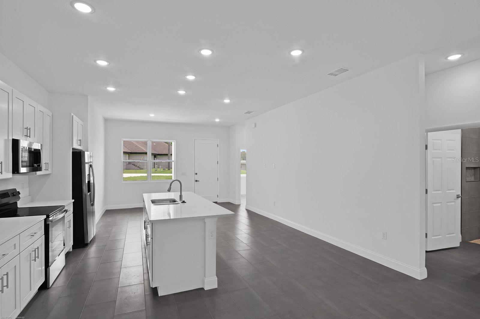 ROTONDA LAKES - Residential