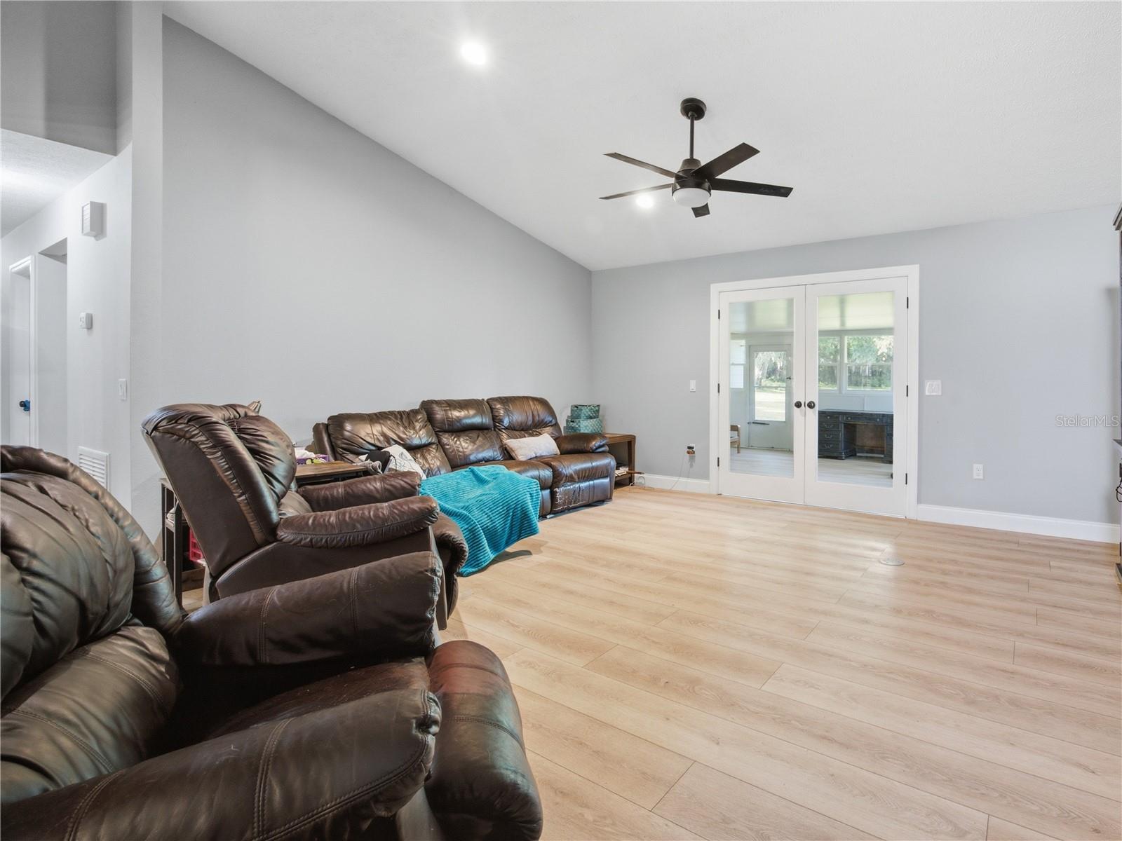 JOHNSONS MARY K & T S - Residential