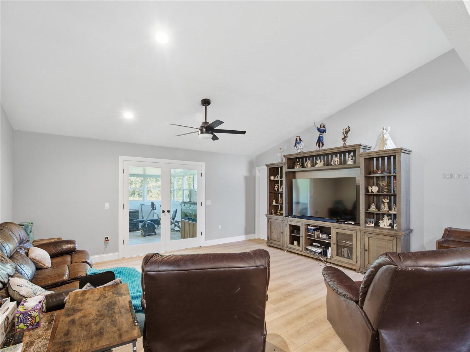 JOHNSONS MARY K & T S - Residential