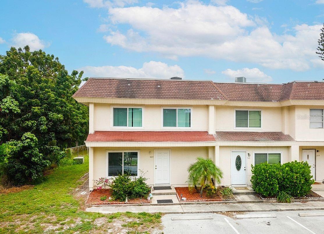 FAIRWAY OAKS - Residential