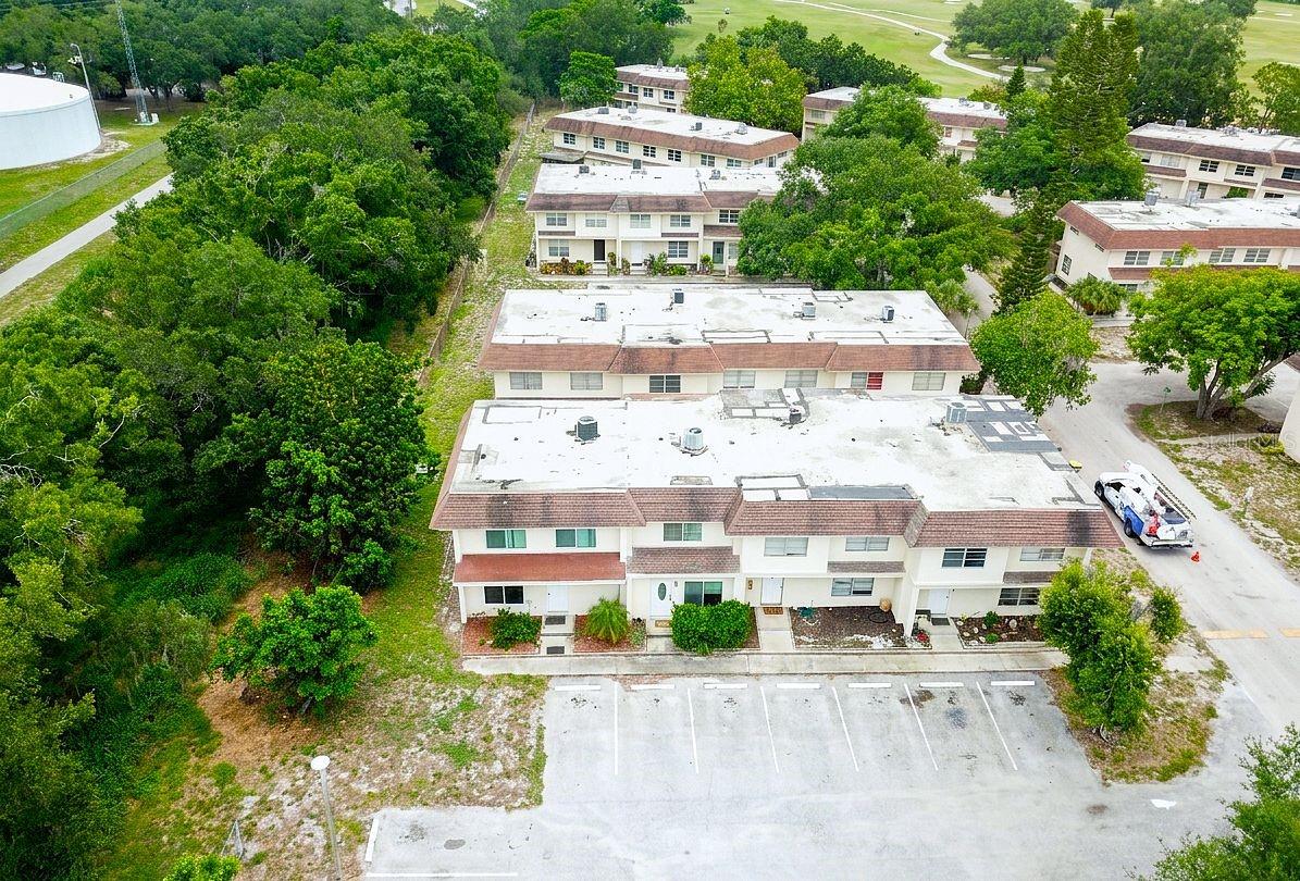 FAIRWAY OAKS - Residential