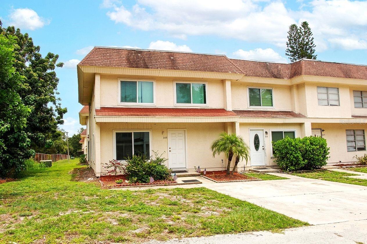 FAIRWAY OAKS - Residential