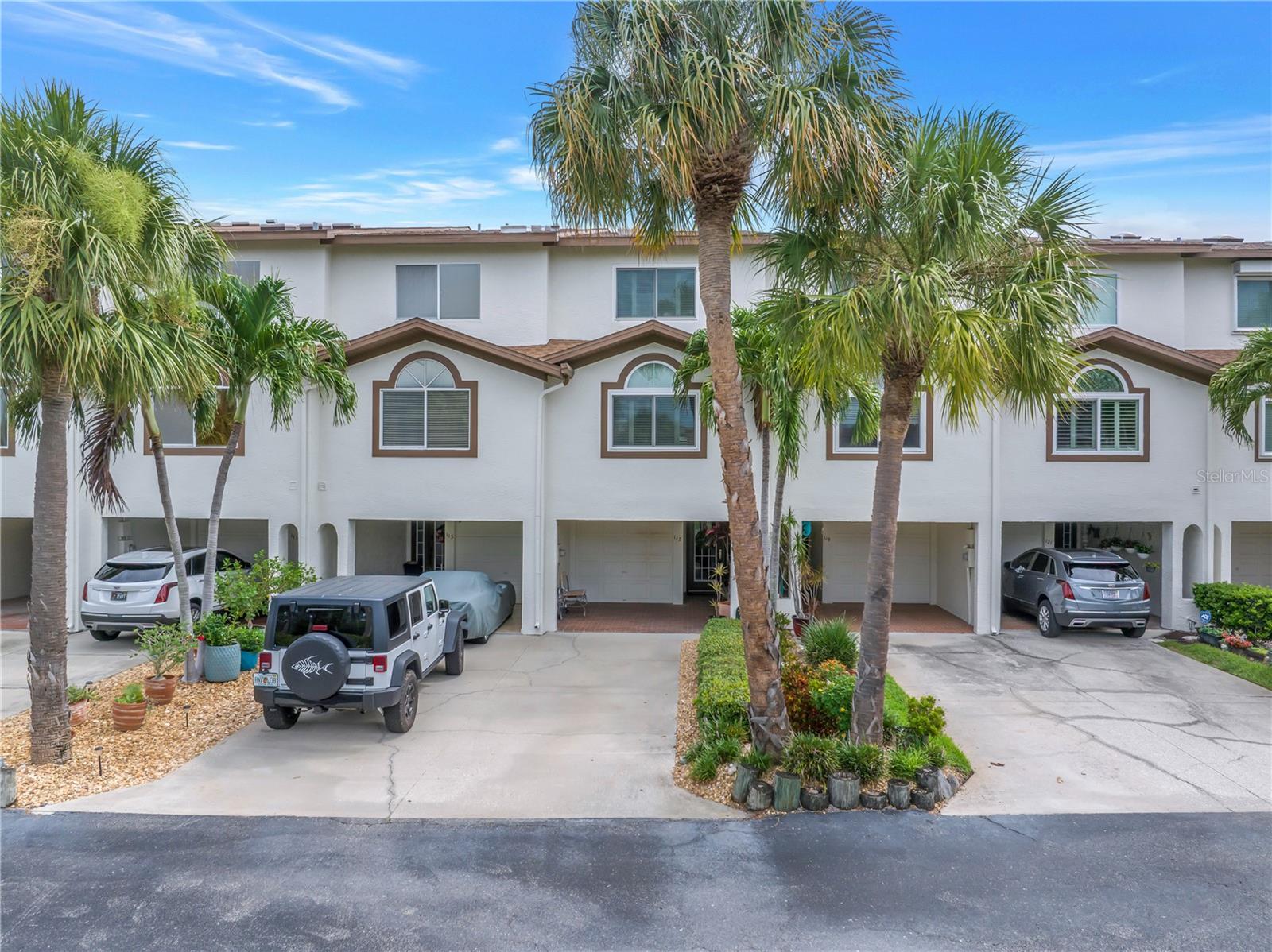 PALMS OF TIERRA - Residential