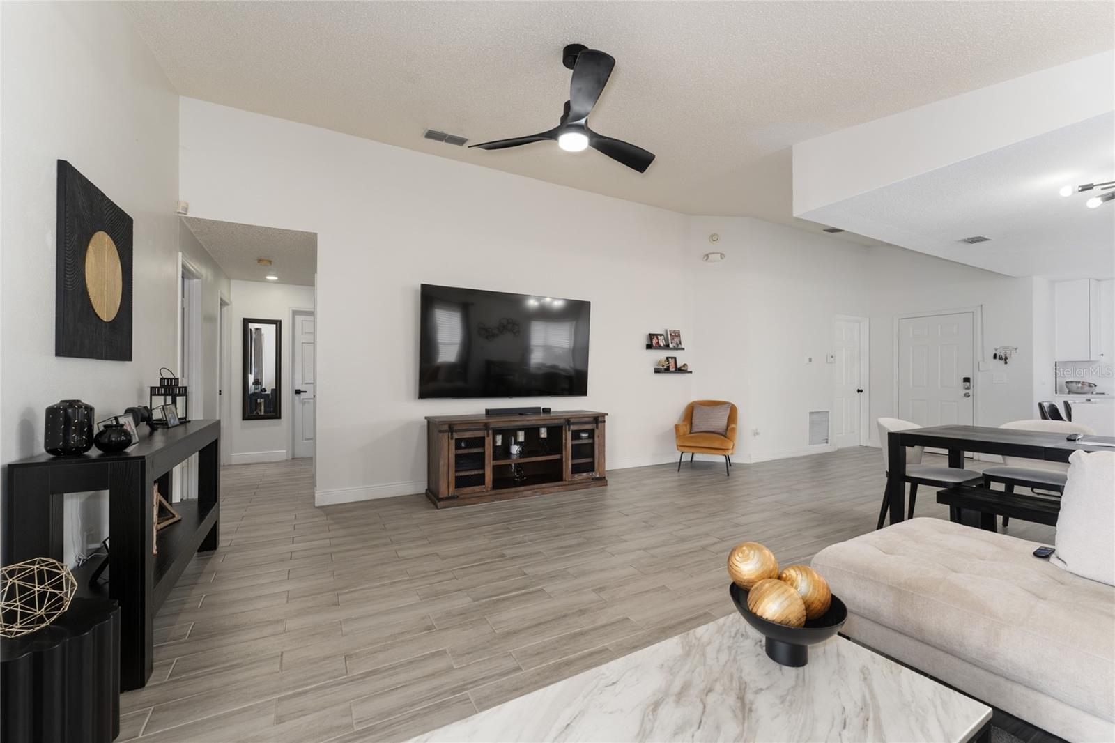 INDIAN POINT PH 1 - Residential Lease
