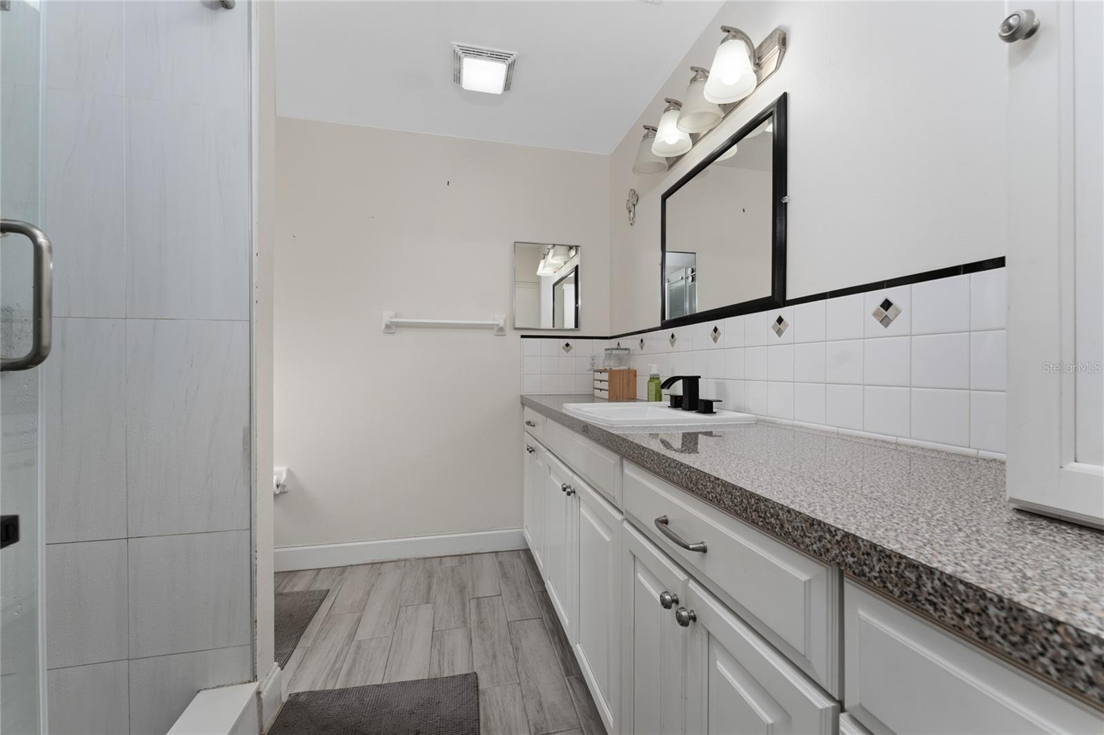 INDIAN POINT PH 1 - Residential Lease
