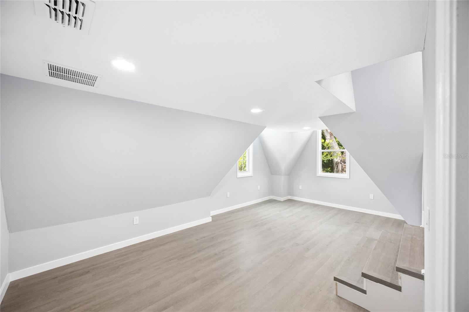 CLERMONT SUNNYSIDE UNIT - Residential
