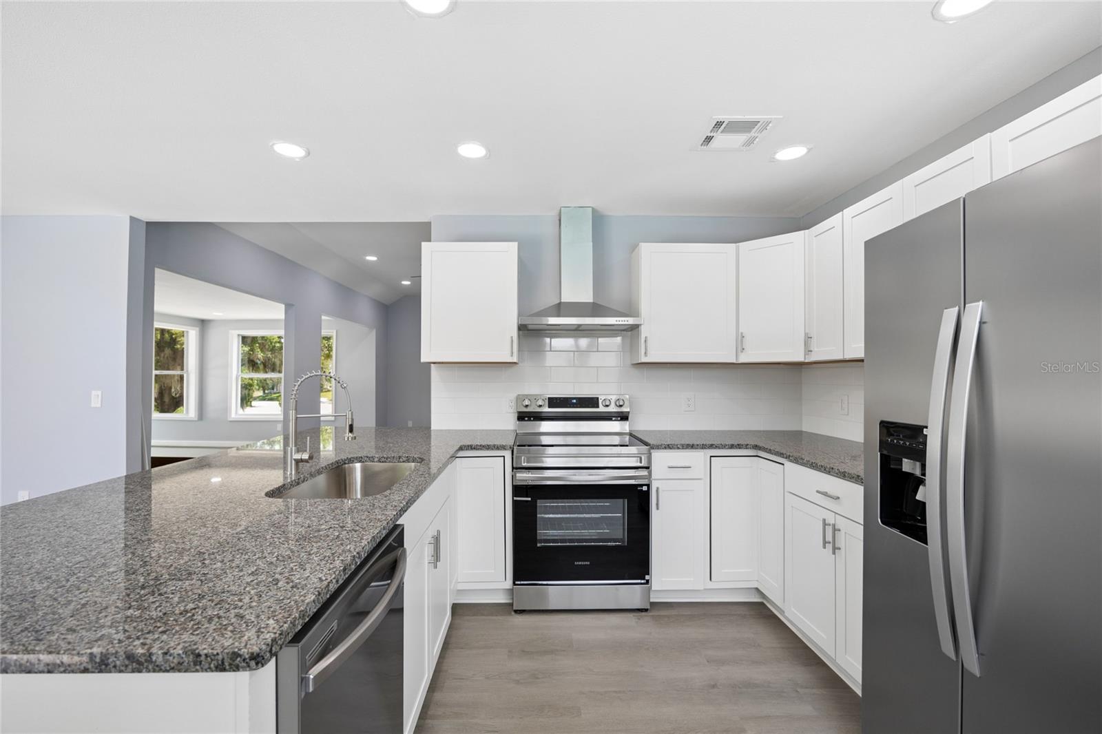 CLERMONT SUNNYSIDE UNIT - Residential