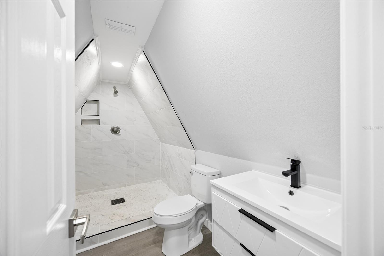 CLERMONT SUNNYSIDE UNIT - Residential