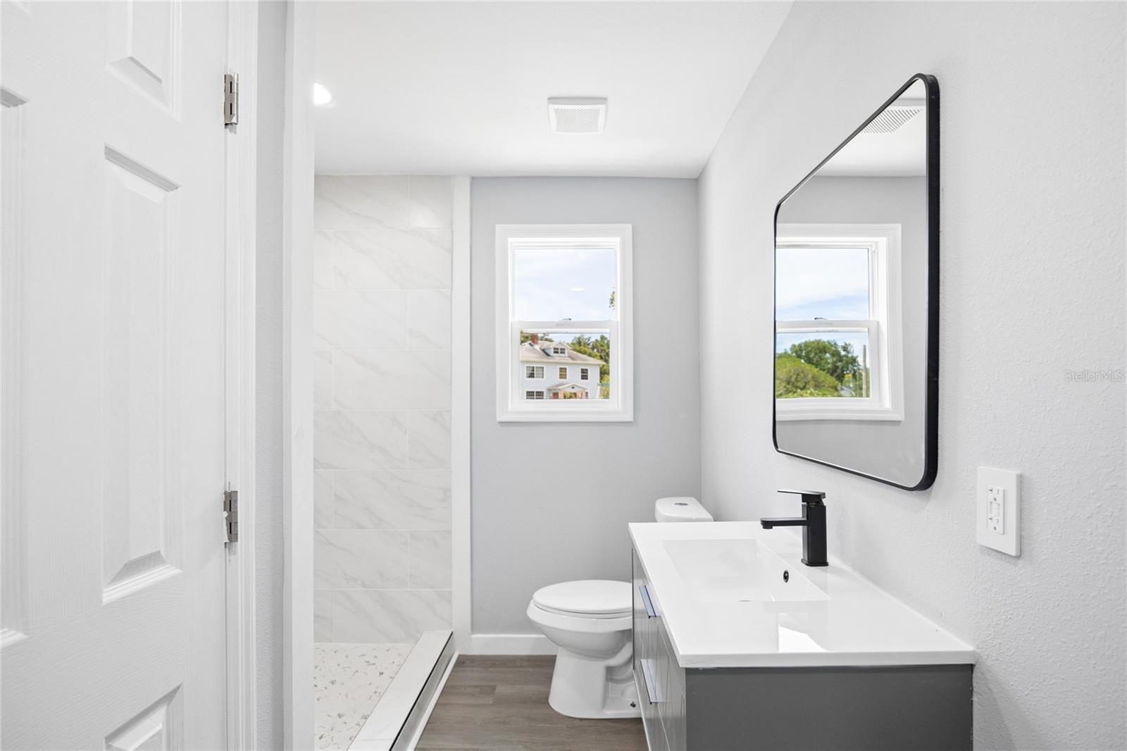CLERMONT SUNNYSIDE UNIT - Residential