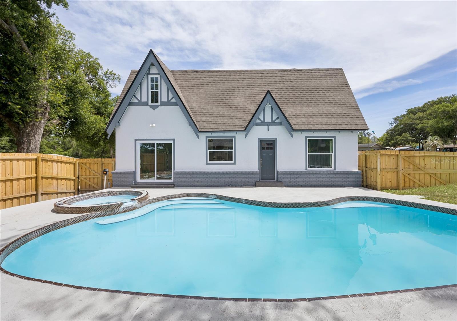 CLERMONT SUNNYSIDE UNIT - Residential