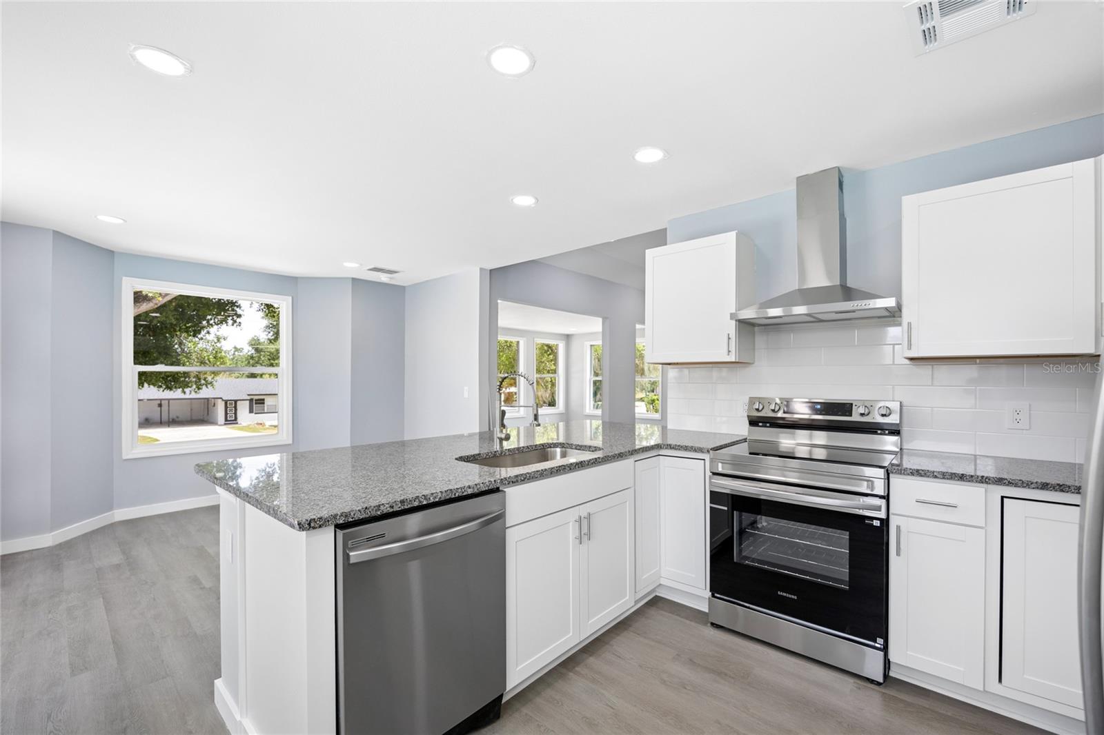 CLERMONT SUNNYSIDE UNIT - Residential