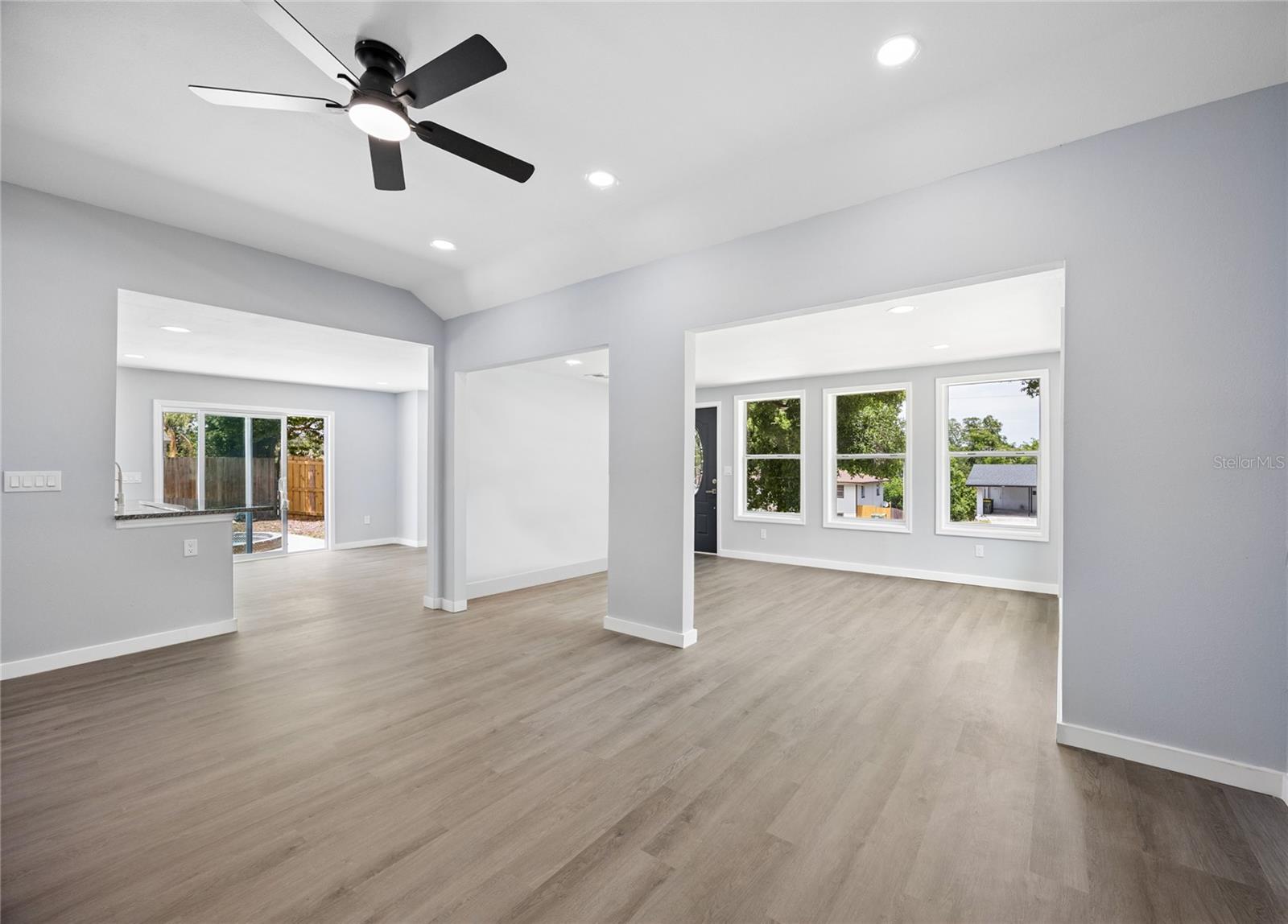 CLERMONT SUNNYSIDE UNIT - Residential