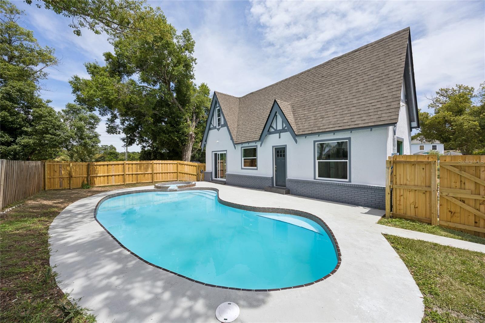 CLERMONT SUNNYSIDE UNIT - Residential