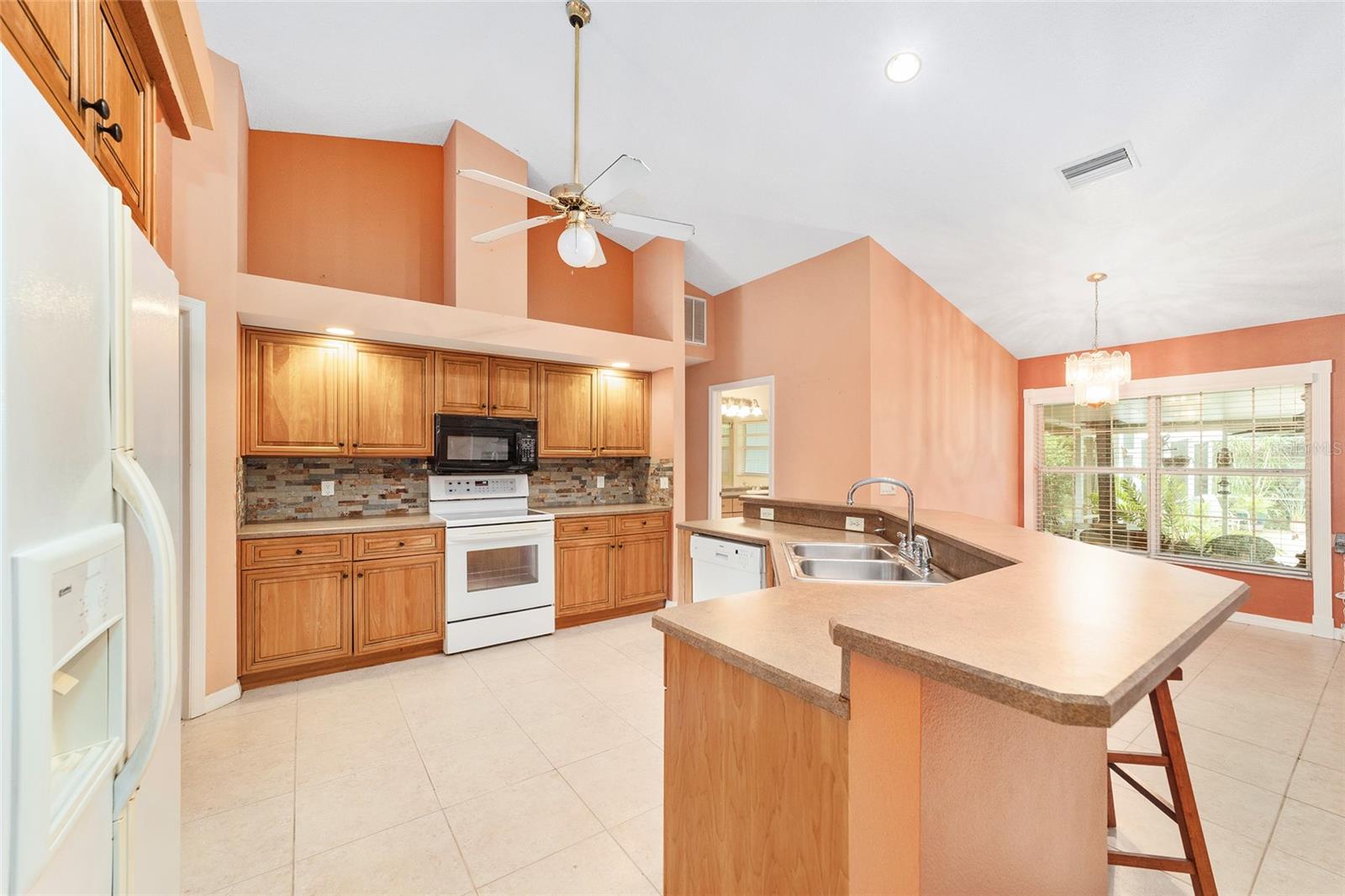 CRYSTAL PARADISE ESTATES - Residential
